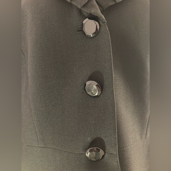 Le Suit Ruffled Blazer - Picture 3 of 8